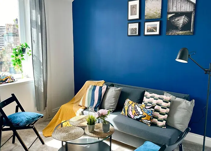 Cosy Stylish Dumbarton Flat