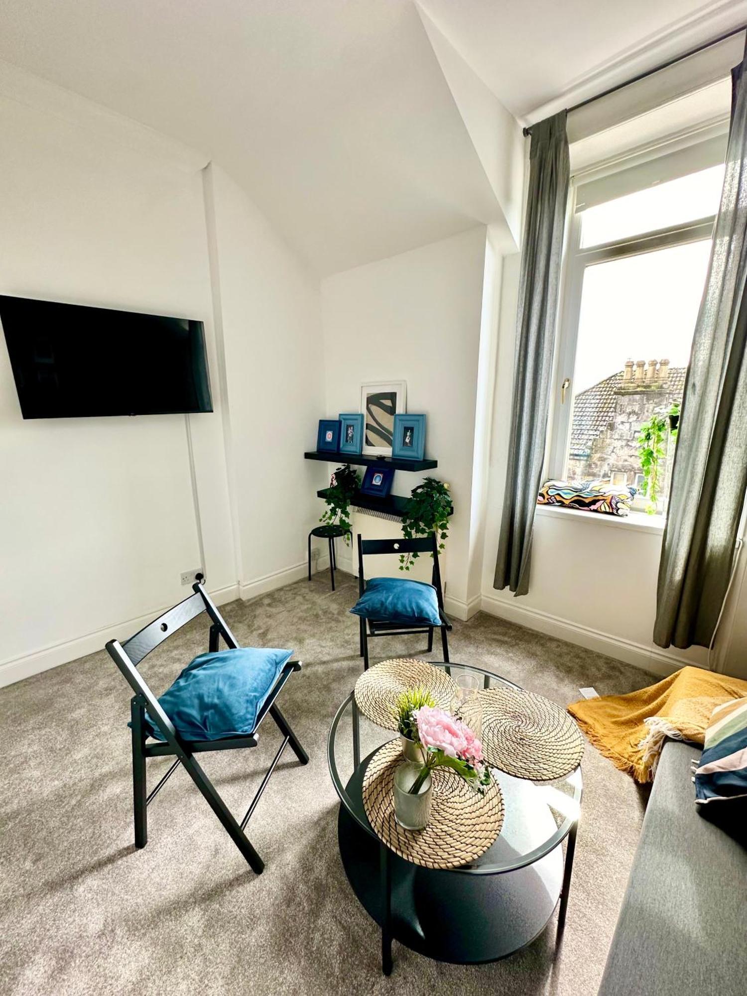 Cosy Stylish Flat Dumbarton