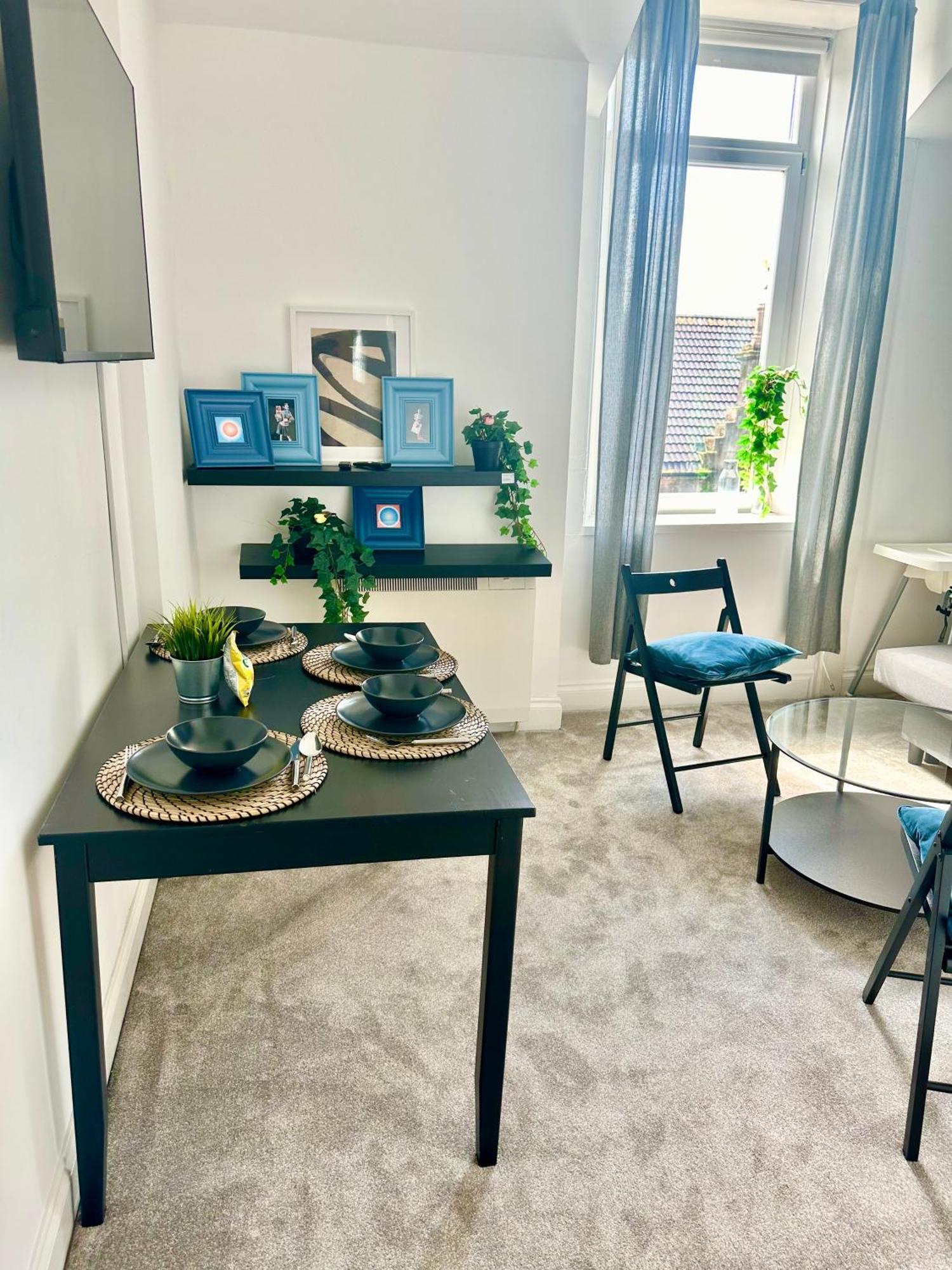 Cosy Stylish Flat Dumbarton